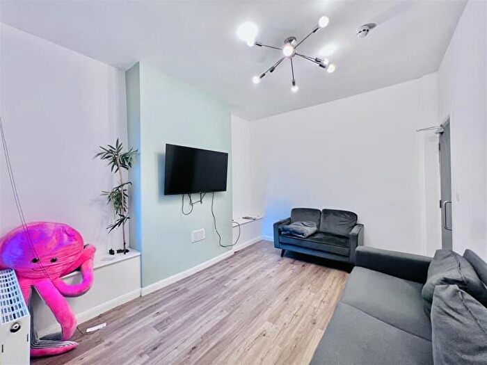 6 Bedroom Terraced House To Rent In £ Pppw Enl. Bills - Claypole Road, Nottingham, NG7