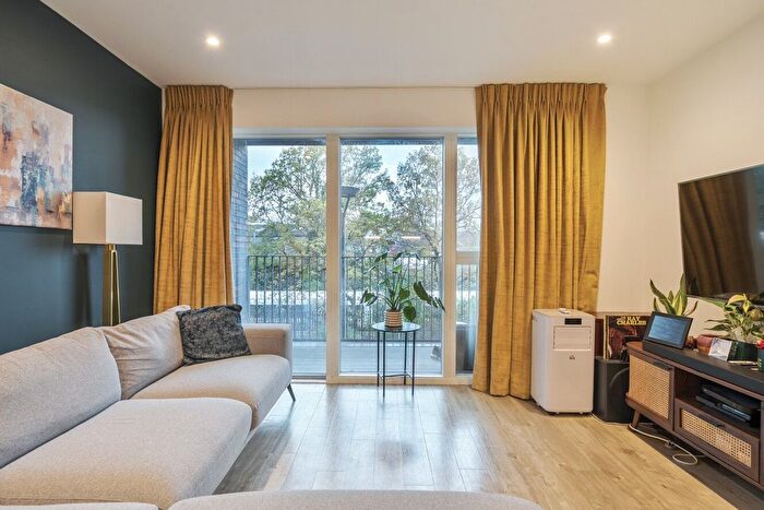 2 Bedroom Flat For Sale In Purbeck Gardens, Sydenham, London, SE26