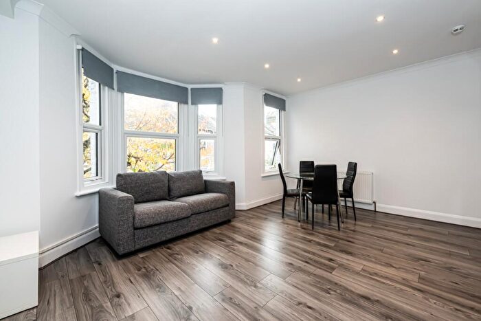 3 Bedroom Flat To Rent In Harbut Road, Battersea, London, SW11
