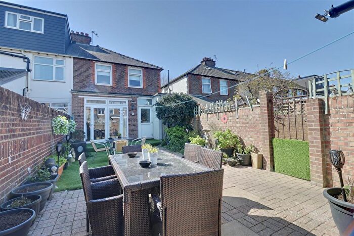 3 Bedroom End Of Terrace House For Sale In Highbury Grove, Cosham, PO6