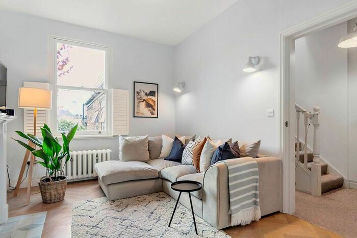 3 Bedroom Flat For Sale In Chaldon Road, Fulham, London, SW6