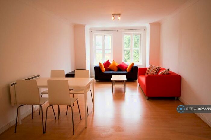 2 Bedroom Flat To Rent In Hadfield Close, Manchester, M14