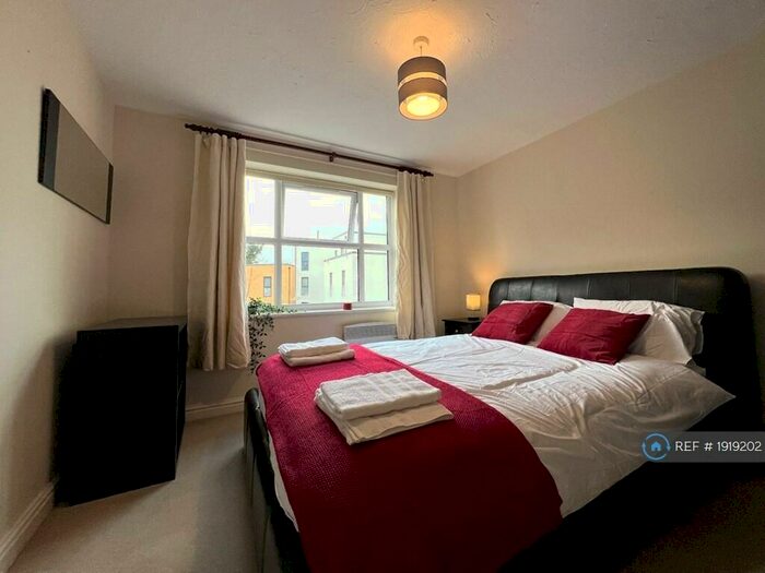 2 Bedroom Flat To Rent In Sherwood House, Reading, RG1