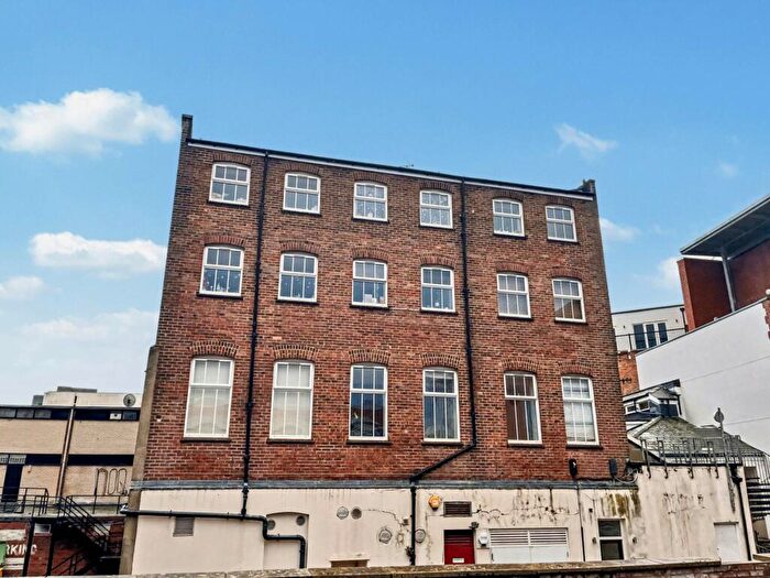 2 Bedroom Apartment To Rent In Modern -Bed Warehouse Conversion – Town Centre Location, BH2