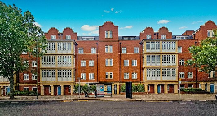 2 Bedroom Flat For Sale In Flat, Hurley Court, High Road, London, N12