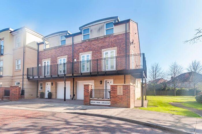 4 Bedroom Town House To Rent In Grove Park Crescent, Gosforth, Newcastle Upon Tyne, NE3