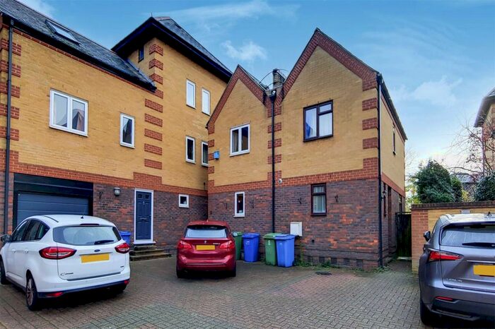 2 Bedroom End Of Terrace House To Rent In Stanhope Close, London, SE16