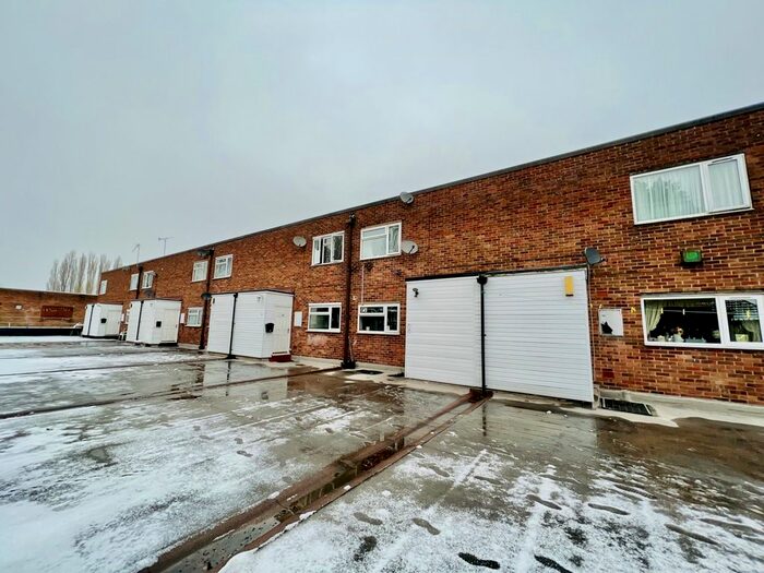 2 Bedroom Maisonette To Rent In Marsh Lane Parade, Stafford Road, Wolverhampton, West Midlands, WV10