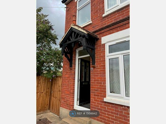 3 Bedroom Semi-Detached House To Rent In Goldsmid Road, Tonbridge, TN9