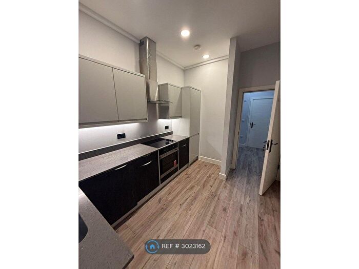 2 Bedroom Flat To Rent In Bowland House, Barnet, EN4