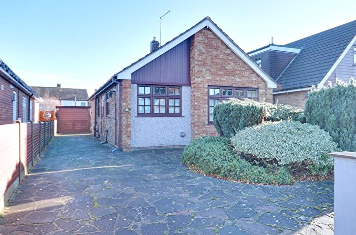 2 Bedroom Detached Bungalow For Sale In Fairview Avenue, Rainham, RM13