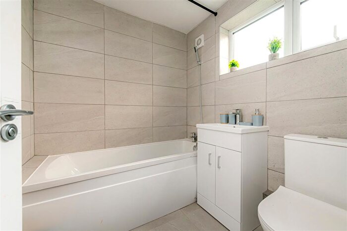 1 Bedroom Flat To Rent In Longland Way, High Wycombe, HP12