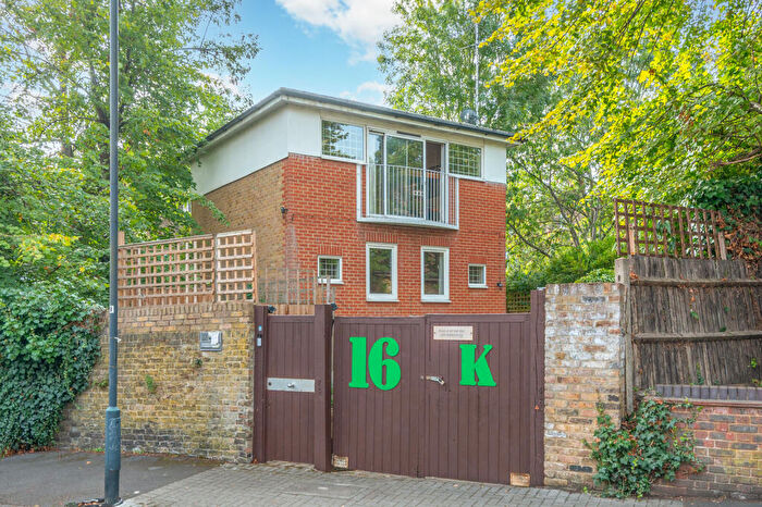 2 Bedroom Detached House For Sale In Mowbray Road, Mapesbury Estate, London, NW6