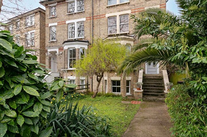 2 Bedroom Flat For Sale In Thicket Road, London, SE20