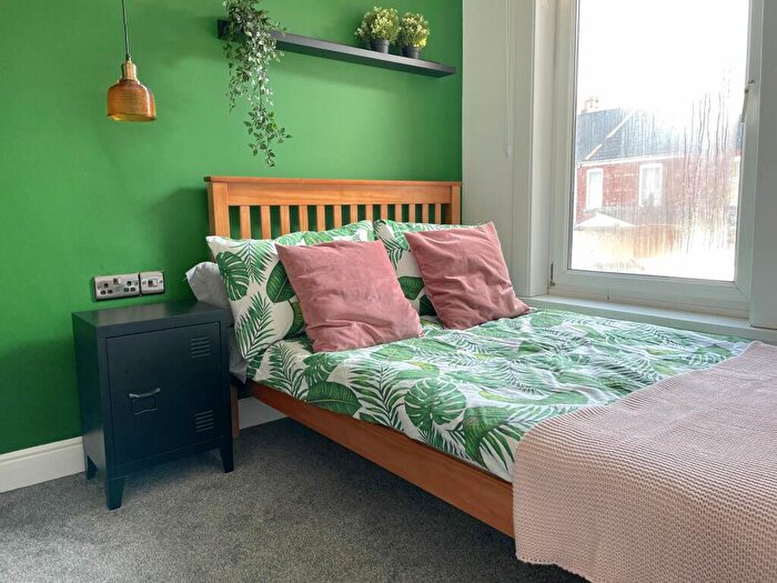 2 Bedroom Terraced House To Rent In Thesiger Street - Bed, LN5