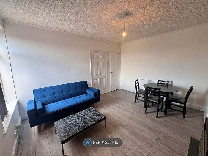 3 Bedroom Flat To Rent In Saltwell Place, Gateshead, NE8