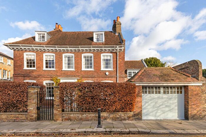 6 Bedroom Detached House For Sale In Upper Butts, Brentford, TW8