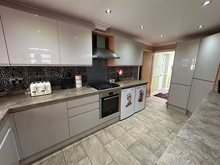 4 Bedroom Detached House For Sale In Lower Hartlip Road, Hartlip, Sittingbourne, Kent, ME9