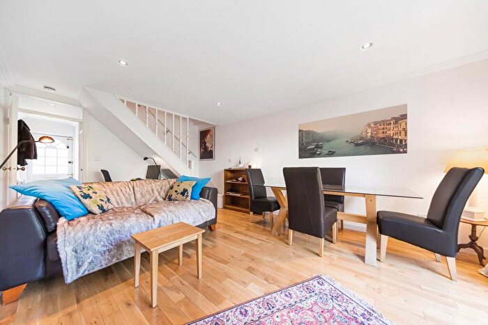 2 Bedroom House To Rent In Linnet Mews, Nightingale Triangle, London, SW12