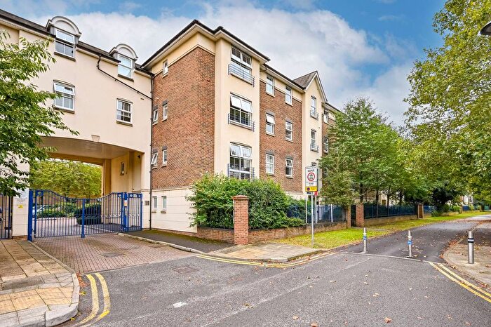 1 Bedroom Flat To Rent In Skerne Walk, Kingston, Kingston Upon Thames, KT2