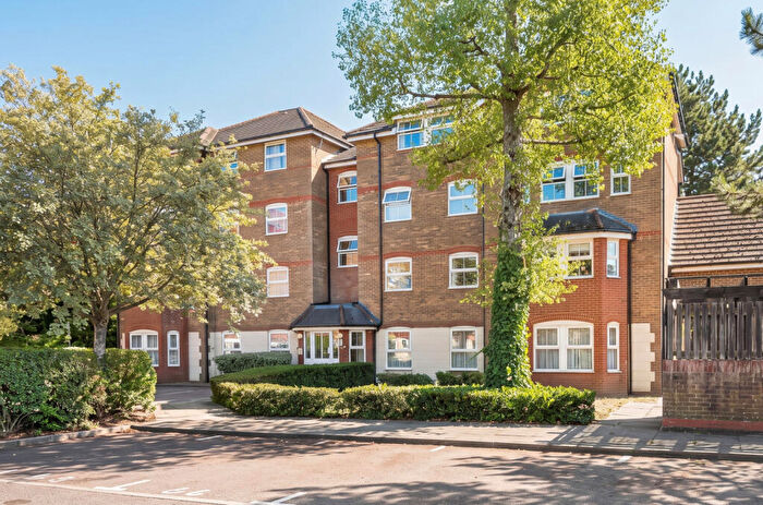 2 Bedroom Apartment For Sale In Wingate Court, Aldershot, Hampshire, GU11