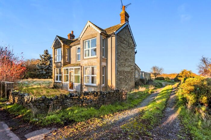2 Bedroom Detached House For Sale In Bexon Lane, Bredgar, Sittingbourne, Kent, ME9