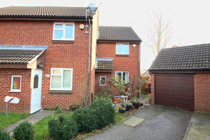 2 Bedroom Terraced House To Rent In Gwynne Close, Tring, HP23