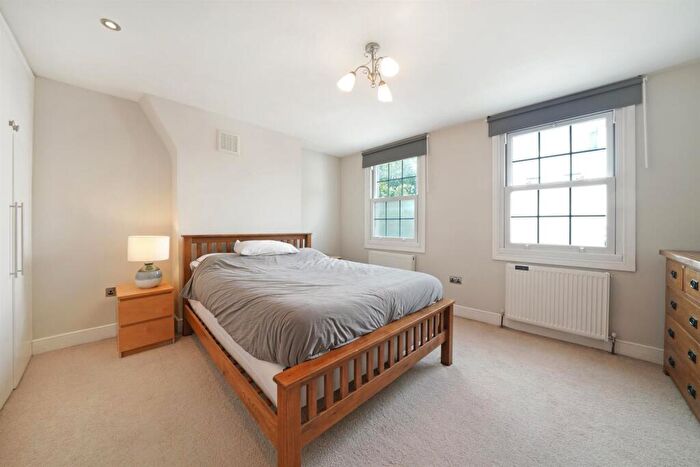2 Bedroom Terraced House For Sale In Camberwell New Road, London, SE5