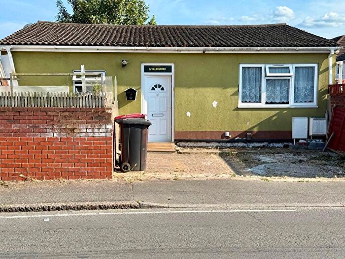 3 Bedroom Bungalow For Sale In Villiers Road, Slough, Berkshire, SL2