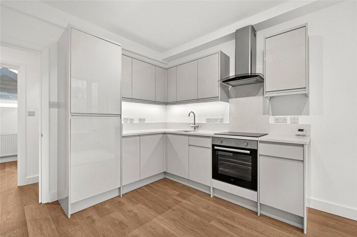 3 Bedroom Flat To Rent In Cleveland Street, Fitzrovia, London, W1T