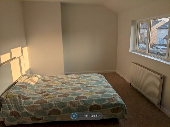 2 Bedroom Terraced House To Rent In Granville Road, Woking, GU22