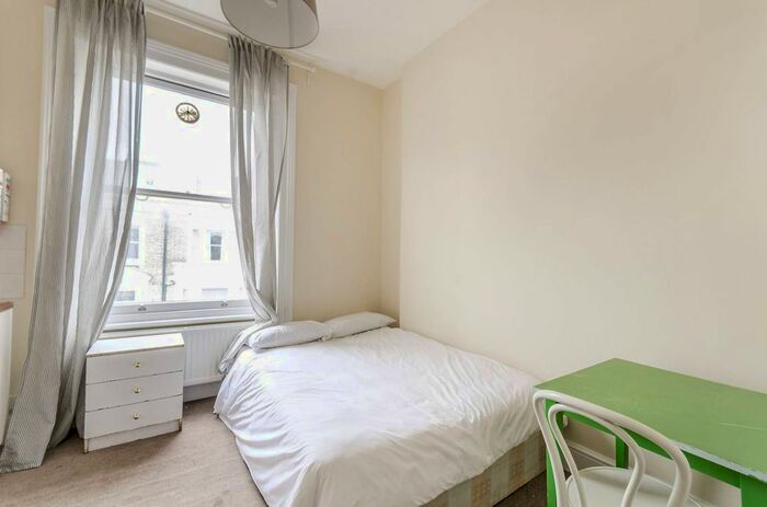 Studio To Rent In Barons Court, Barons Court, London, W14