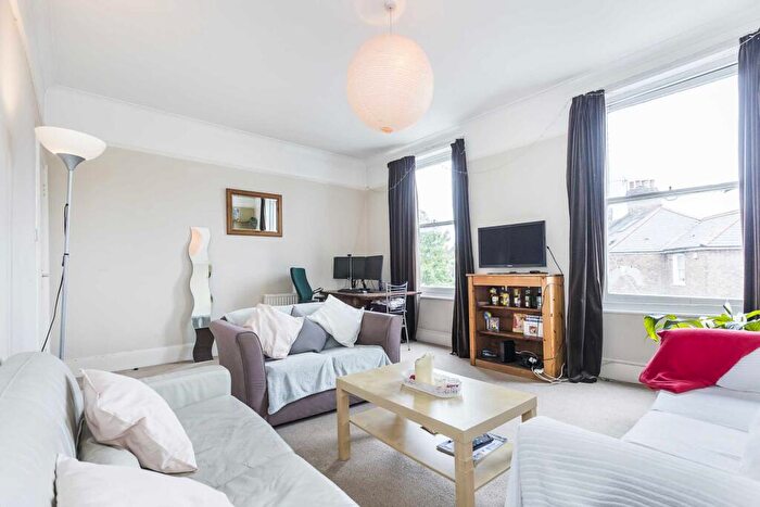 3 Bedroom Maisonette To Rent In Beatrice Road, Finsbury Park, N4