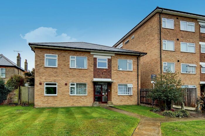 2 Bedroom Flat To Rent In Lankton Close, Beckenham, BR3