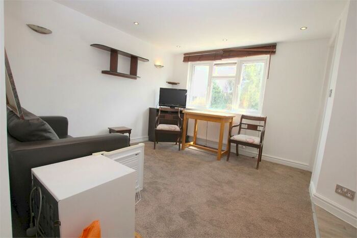 1 Bedroom Flat To Rent In Normanby Road, Dollis Hill, London, NW10