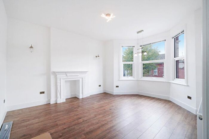 3 Bedroom Flat To Rent In Ebbsfleet Road, London, NW2