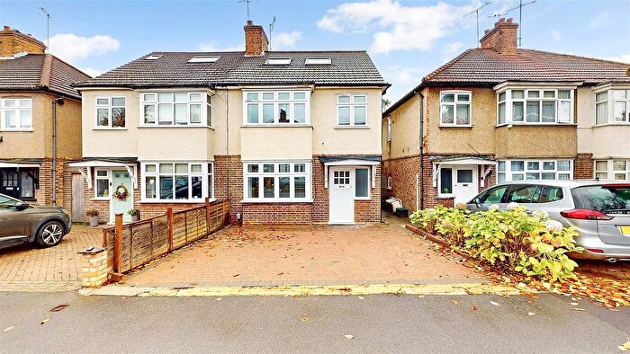 4 Bedroom Semi Detached House For Sale In Kneller Gardens, Isleworth, TW7