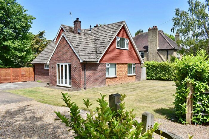 4 Bedroom Detached House For Sale In Harriotts Lane, Ashtead, KT21