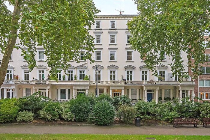 3 Bedroom Flat For Sale In St Georges Square, Pimlico, London, SW1V