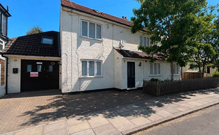 5 Bedroom Detached House To Rent In Myrtle Road, Hampton Hill, TW12