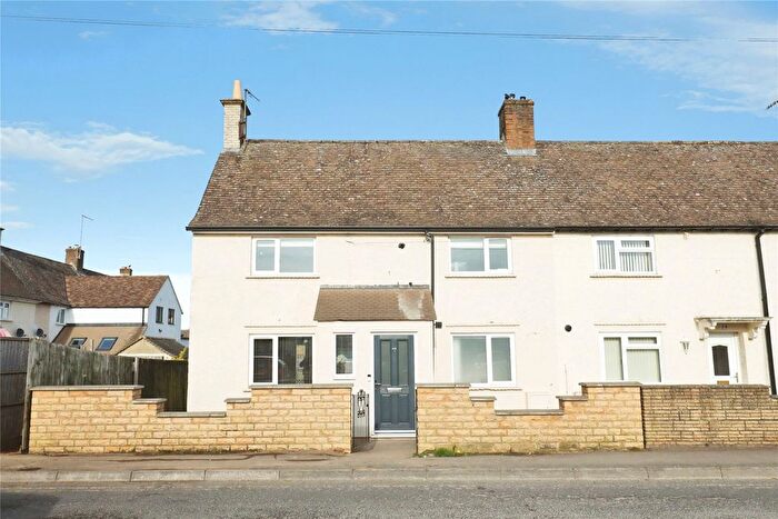 3 Bedroom Semi Detached House For Sale In Bourton-On-The-Water, Gloucestershire, GL54