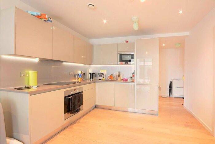 1 Bedroom Flat To Rent In Gabriel Walk, Elephant And Castle, London, SE1