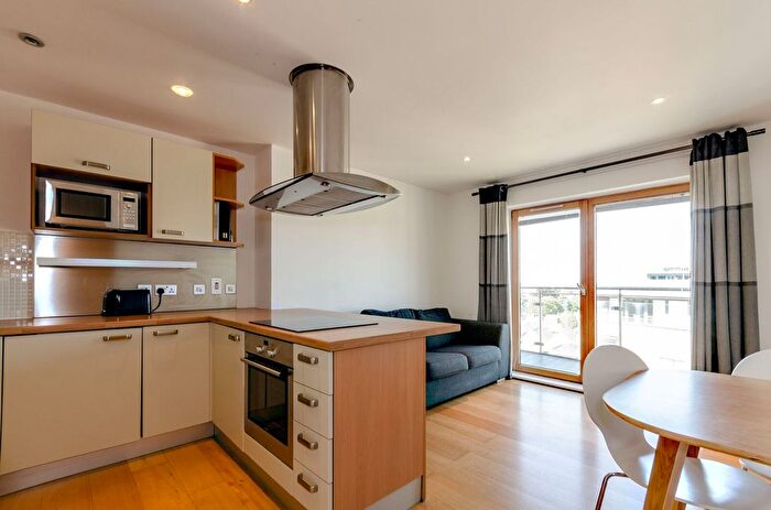 2 Bedroom Flat To Rent In Epsom Road, Guildford, GU1