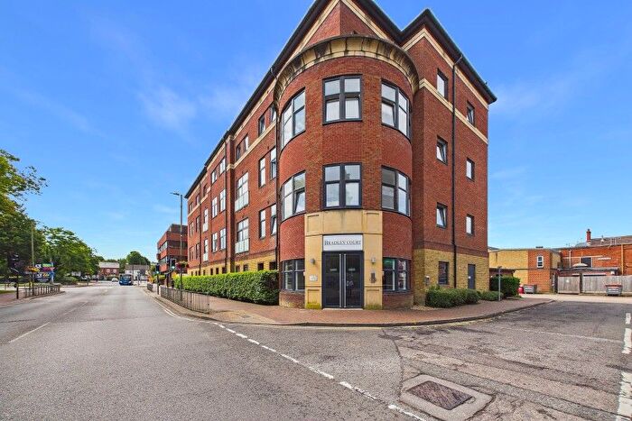 2 Bedroom Flat To Rent In Knoll Road, Camberley, GU15