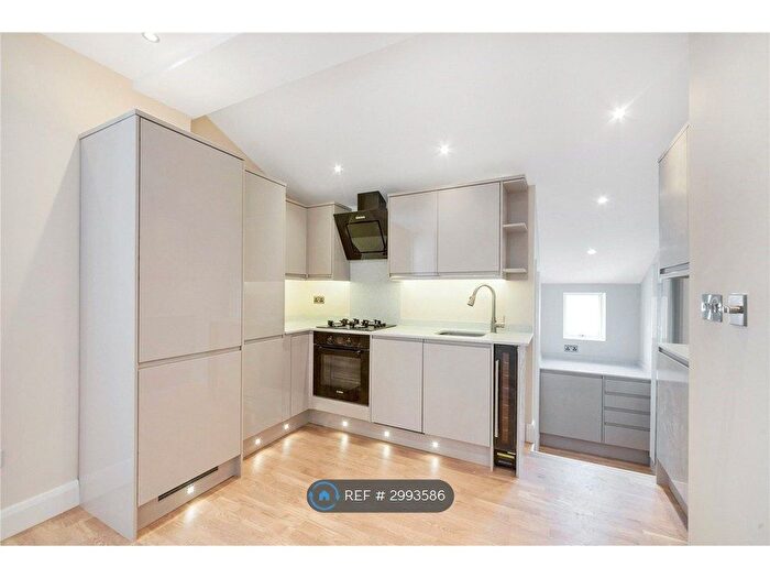 3 Bedroom Flat To Rent In London, London, SW17