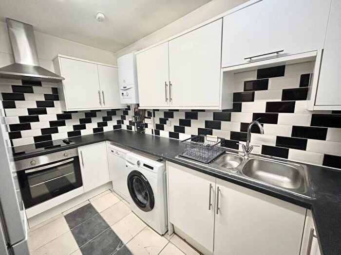 6 Bedroom Apartment To Rent In Cowley Road, Oxford, OX4