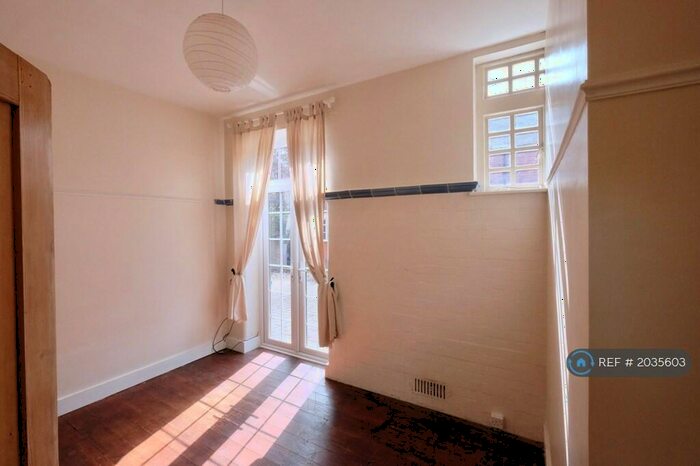 1 Bedroom Flat To Rent In Elmbridge Road, Cranleigh, GU6