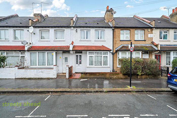 3 Bedroom Terraced House For Sale In Lakehall Road, Thornton Heath, CR7