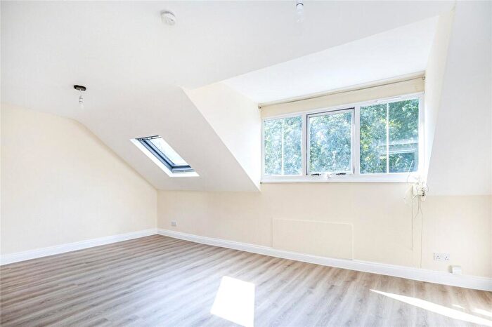 2 Bedroom Apartment To Rent In Downs Road, London, E5