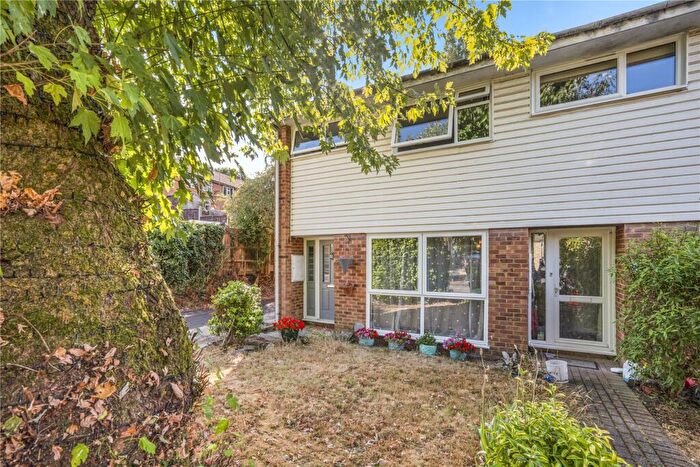 3 Bedroom End Of Terrace House For Sale In Elm Court, Knaphill, Woking, Surrey, GU21
